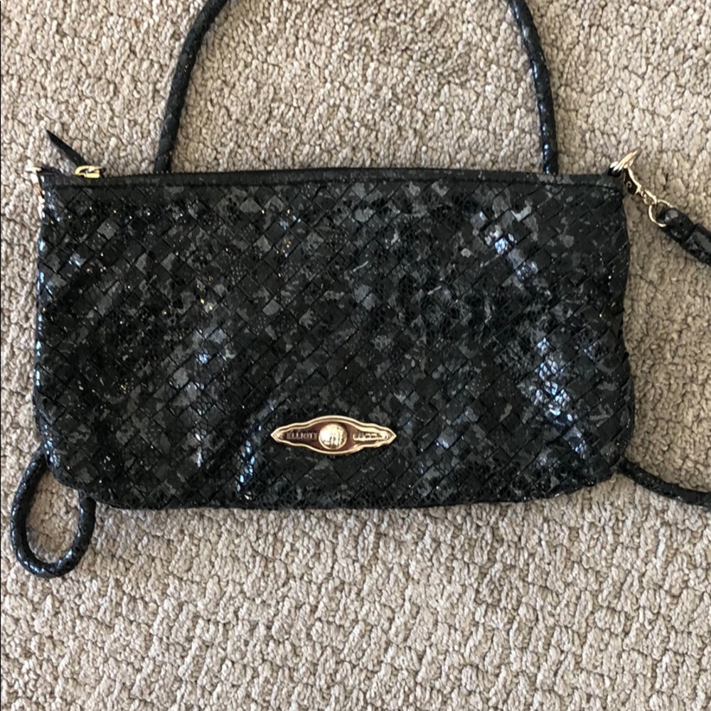Black crossbody pursue